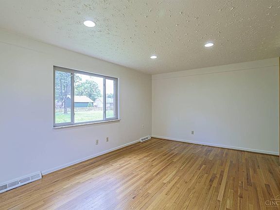 4th image of 6227 Le Roy Pl