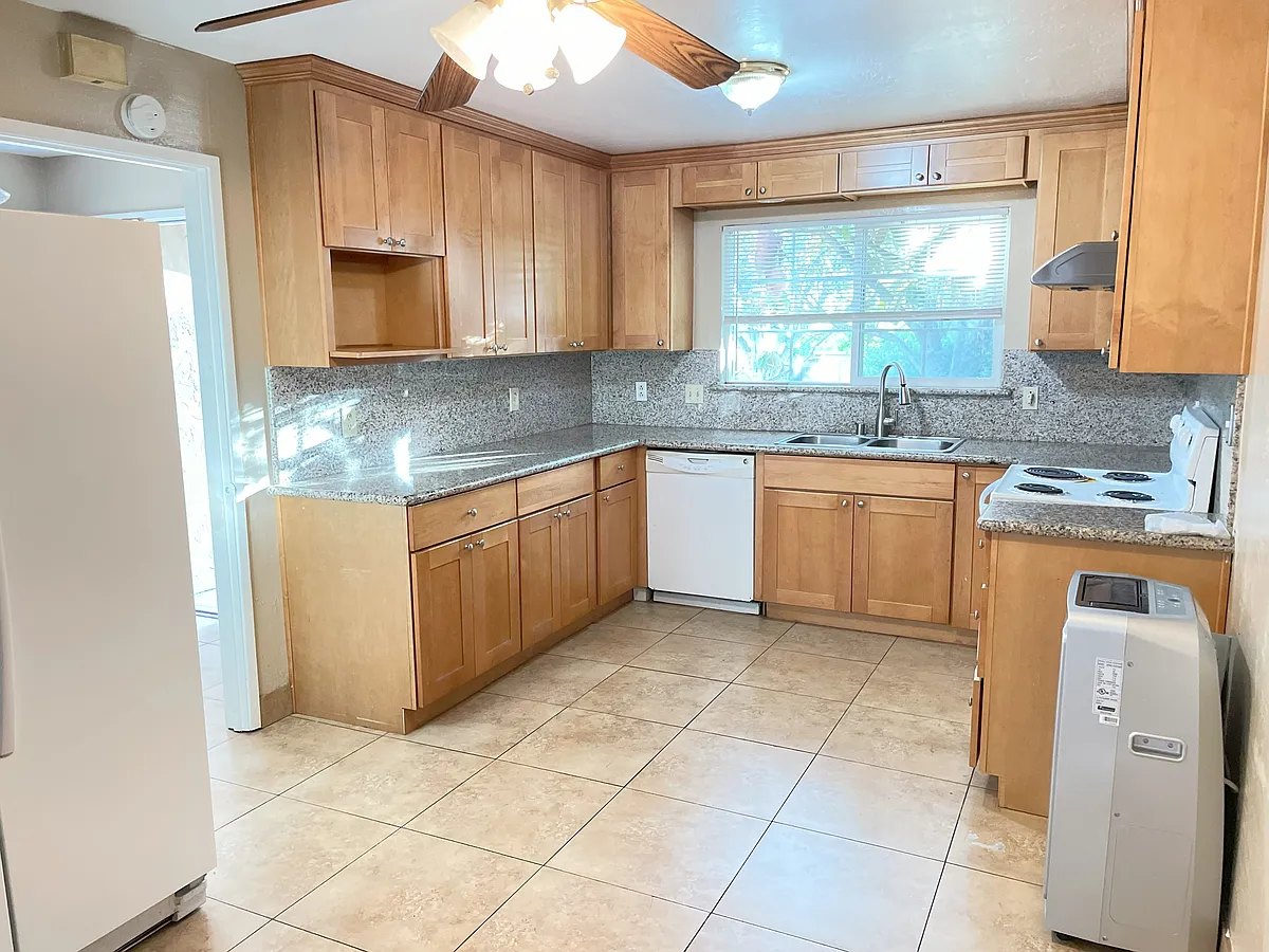 Building Photo - 43120 Starr St #1