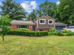 3518 Heritage Farms Dr, Highland, MI 48356