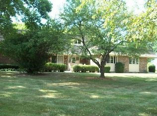 2893 Nassau Dr, Brookfield, WI 53045