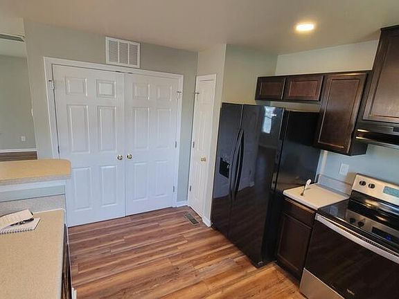 4th image of 2741 Erinridge Rd