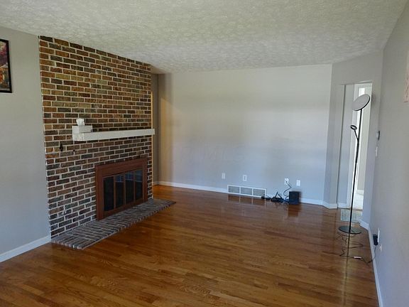 2nd image of 1545 Longeaton Dr