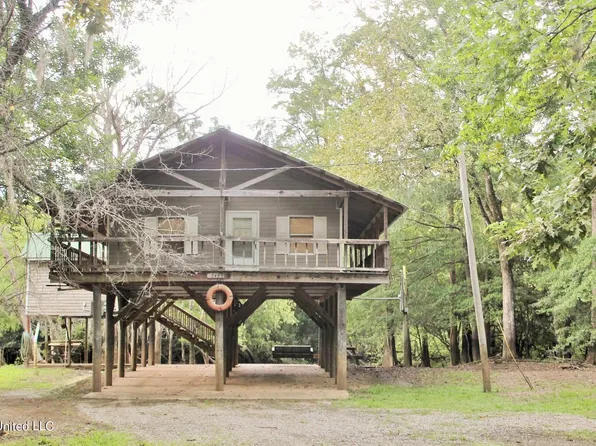 24650 Davis Dead River Cir, Lucedale, MS 39452