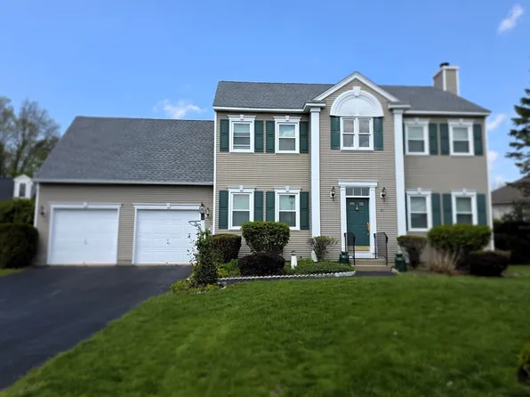 41 Juniper Wood Dr, Haverhill, MA 01832