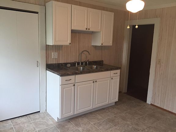 3rd image of 34 E Pine St #Upstairs
