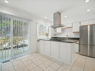 1083 Dickinson St, Springfield, MA 01108