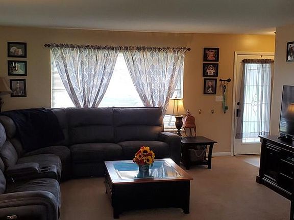 2nd image of 624 Meadowbrook Dr