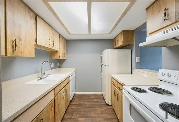 5th image of 1132 Auburn St APT 203