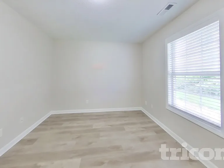 9023 Nevada Ave — Photo 10