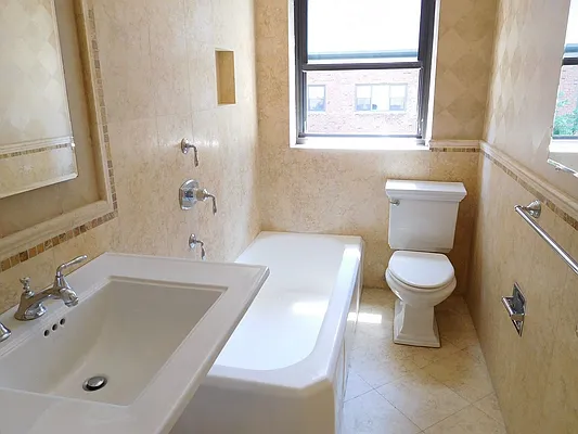 Sold by Renetta Real Estate | media 26