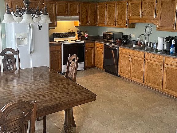 3rd image of 120 Augusta Cir