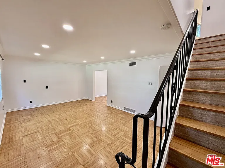 5431 Village Grn — Photo 7