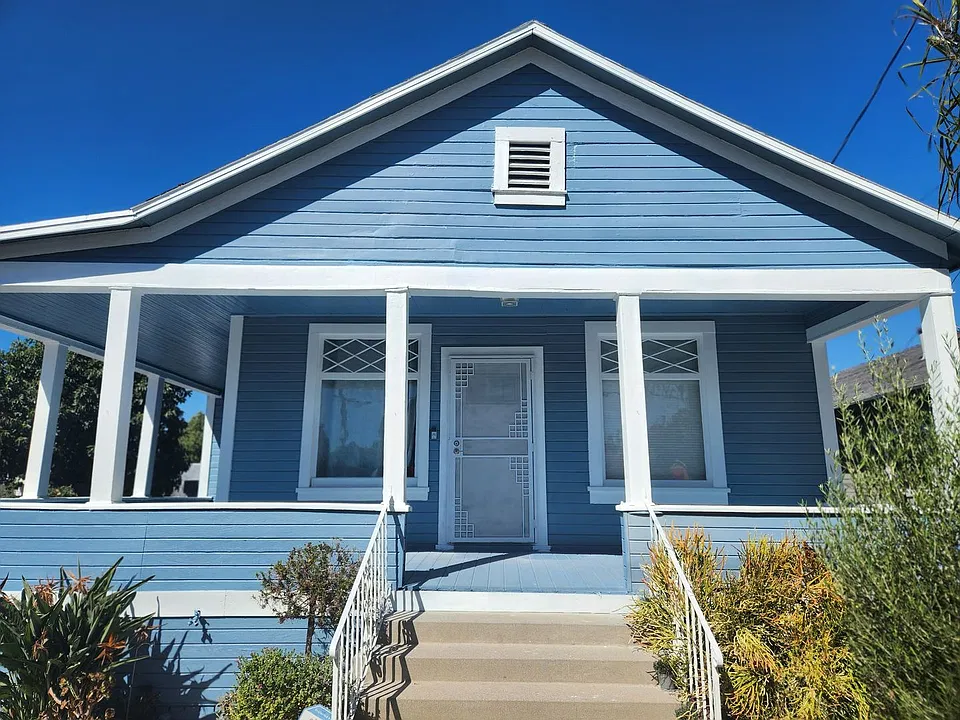 380 W 10th St