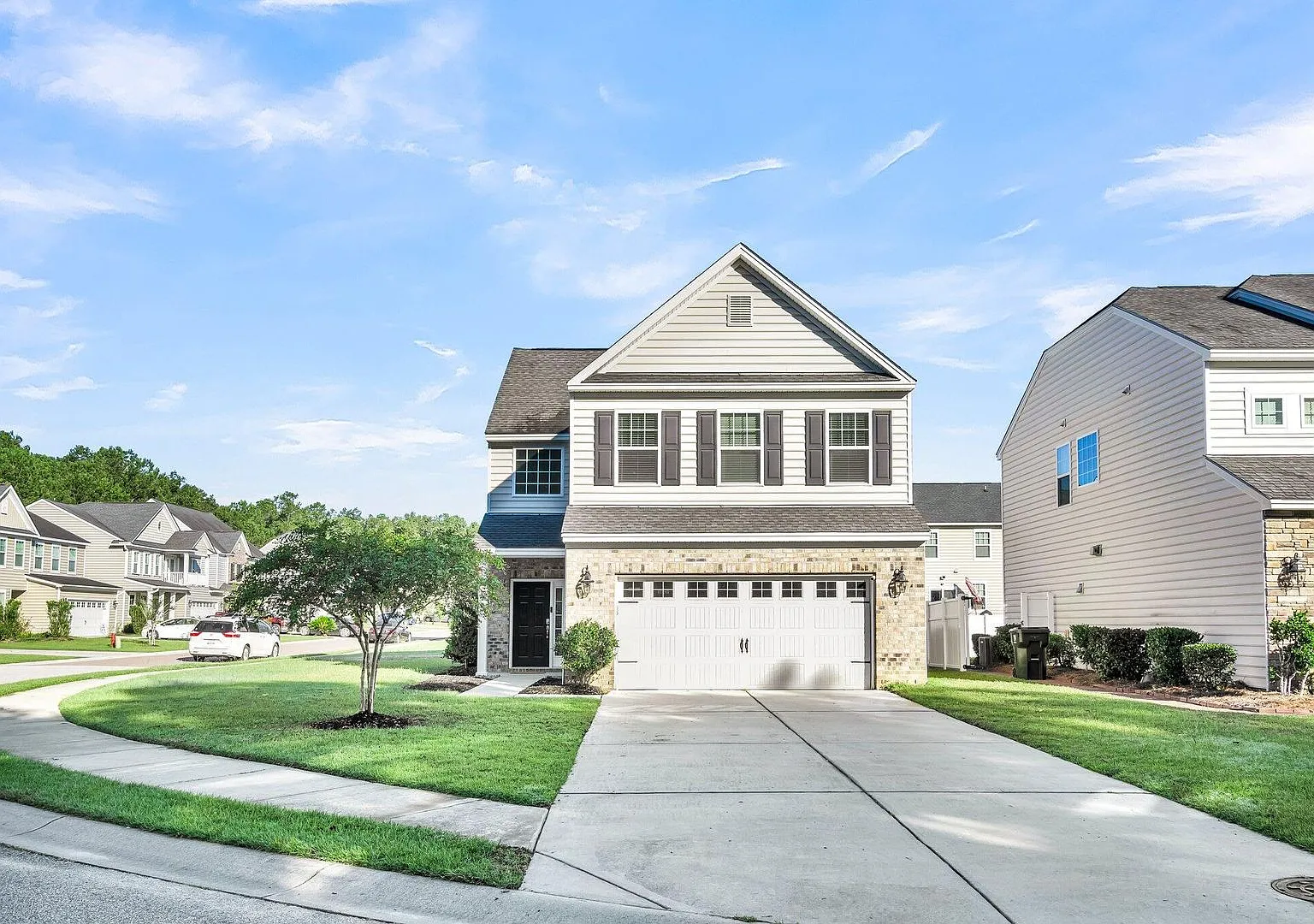 4-bedroom home in the desirable Fairmont South community — Photo 1