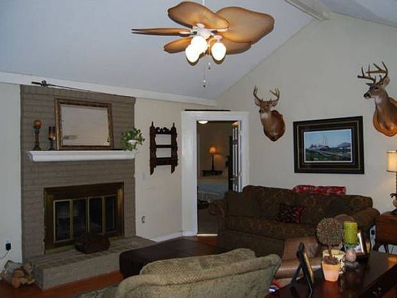 Family Room w/Fireplace