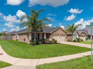 5026 Cove Ct, Bacliff, TX 77518