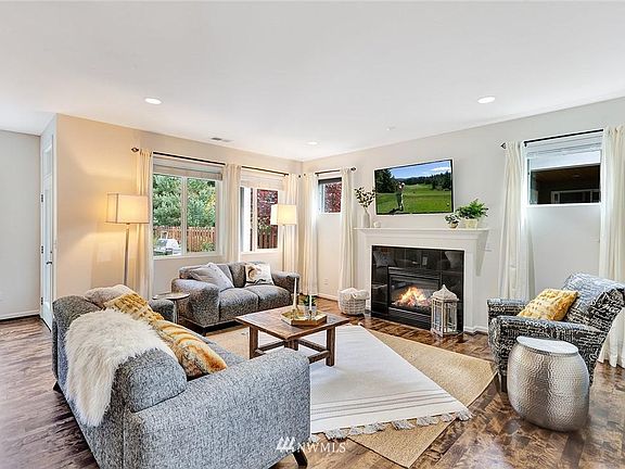 3rd image of 1086 SE 10th St
