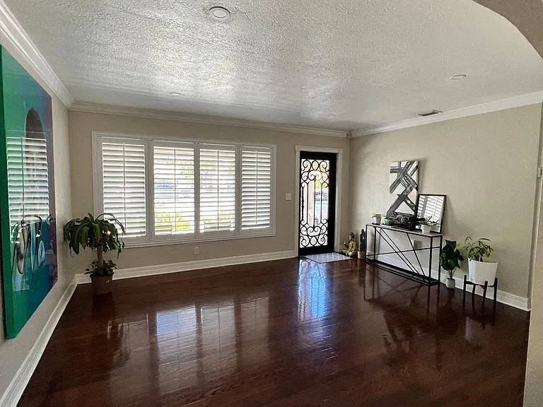 910 SW 62nd Ave — Photo 9