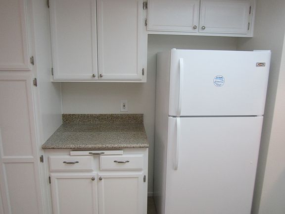 5th image of 614 Central Ave