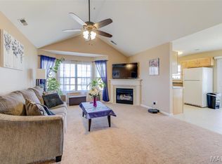 480 Benton Dr APT L, Saint Peters, MO 63376