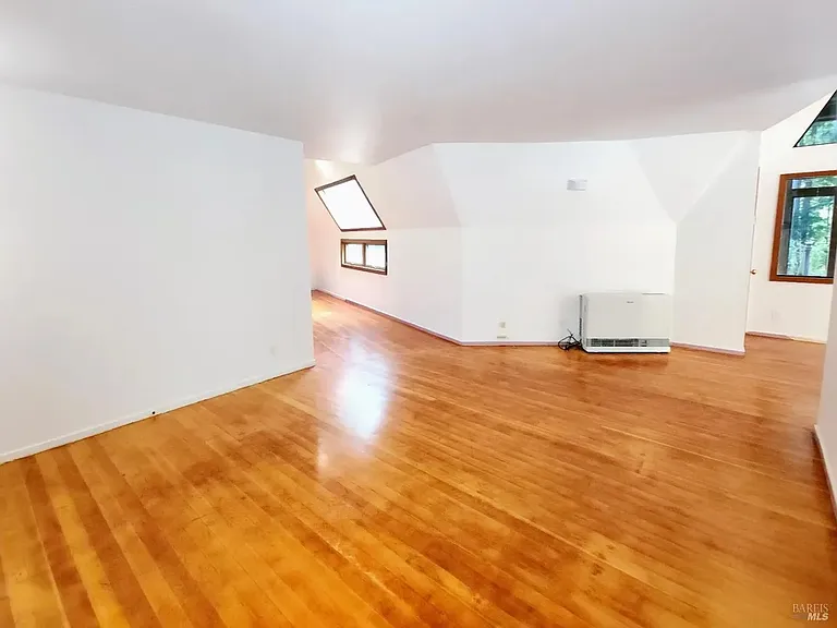 8080 Surprise Valley Rd — Photo 24