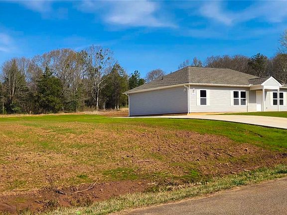 3rd image of 116 George Edward Dr