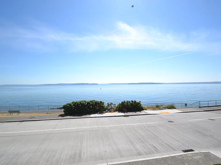 3504 Beach Dr SW — Photo 32