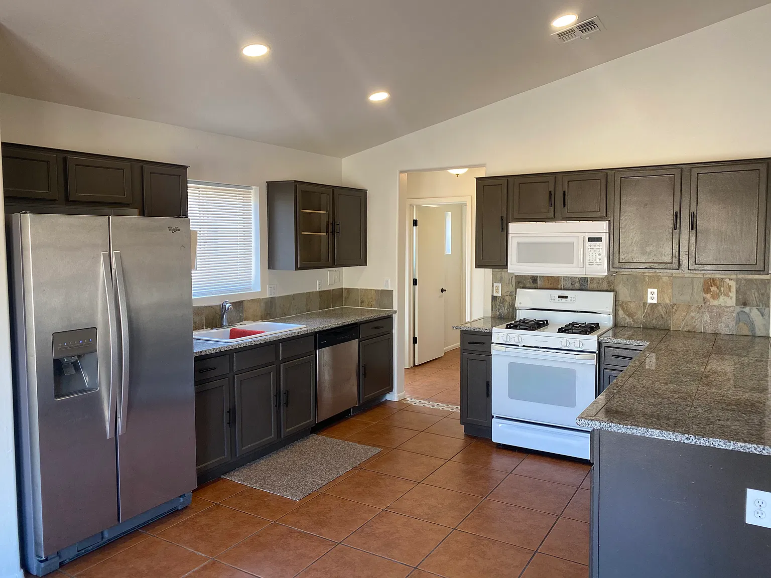 3 bed, 1527 sqft, $1,800 — Photo 4