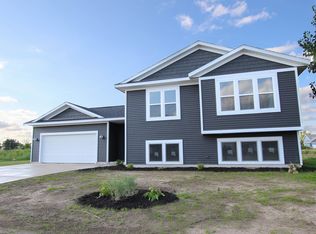 200 Charyridge Dr, Kent City, MI 49330