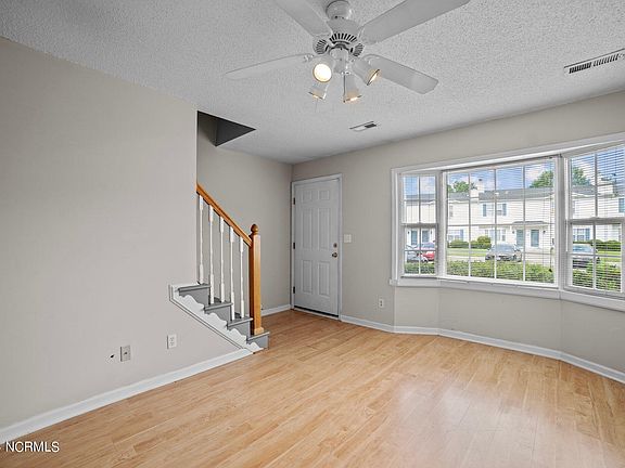 5th image of 3909 Sterling Pointe Drive #Hh7