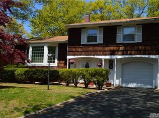 15 Courtney Dr, Farmingville, NY 11738