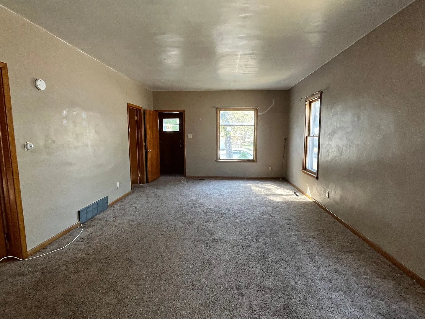 2 Bed 1 Bath + Double Stall Garage — Photo 4