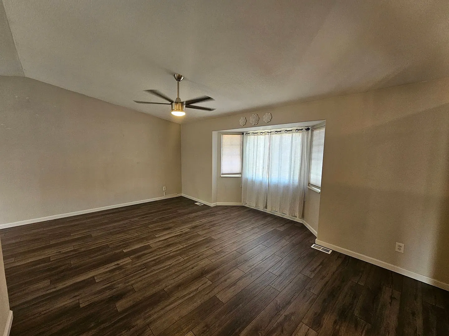 5 Bed 4 Bath Home in the Glen at Wide Field! — Photo 3