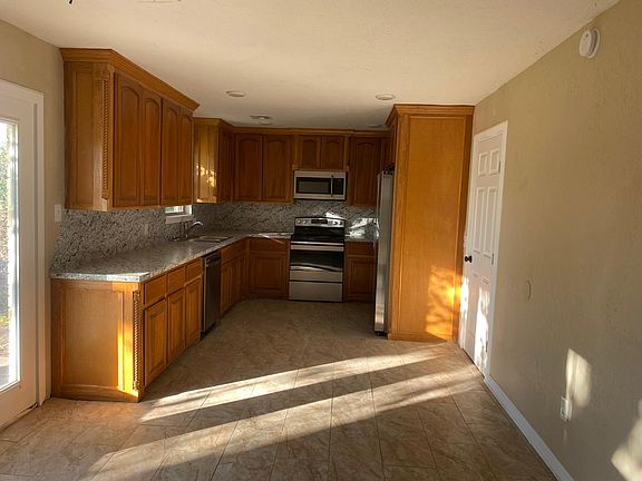 5th image of 1313 SE Clover Ln