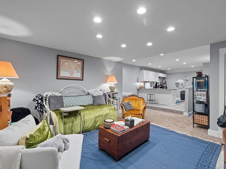 227 N Willett St #103 — Photo 7