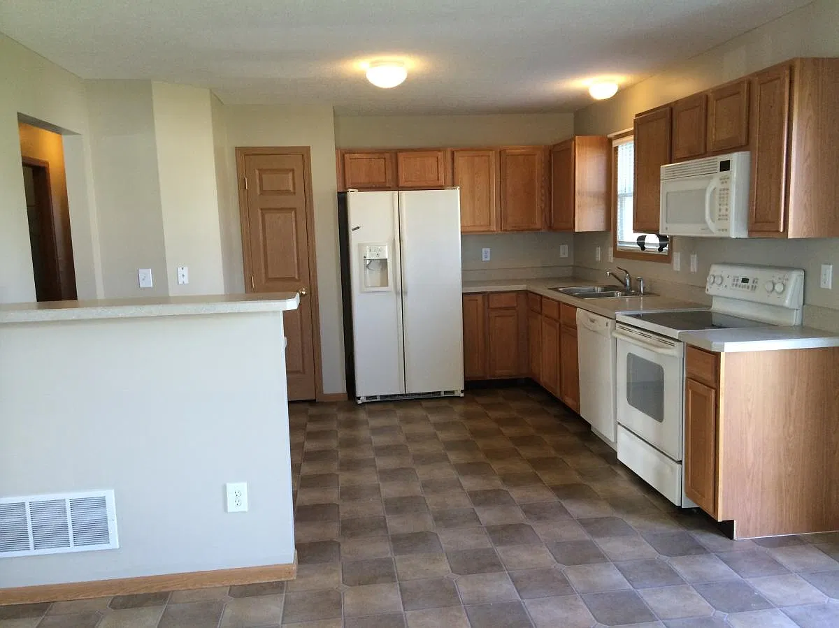 4 bed, 2.5 bath, 1788 sqft, $2,395 — Photo 4