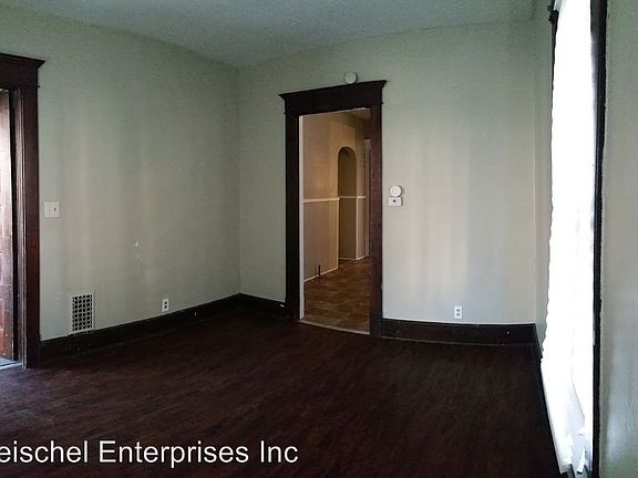 4th image of 28 Dismonda St #1
