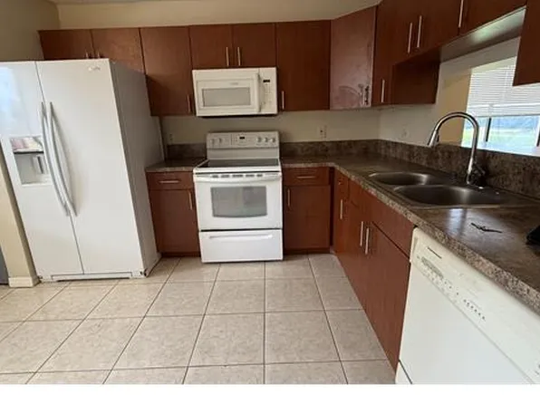 8011 Southgate Blvd APT L1, Pompano Beach, FL 33068