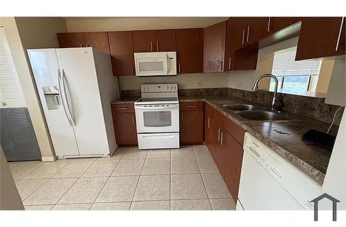 8011 Southgate Blvd #L1 Photo 1