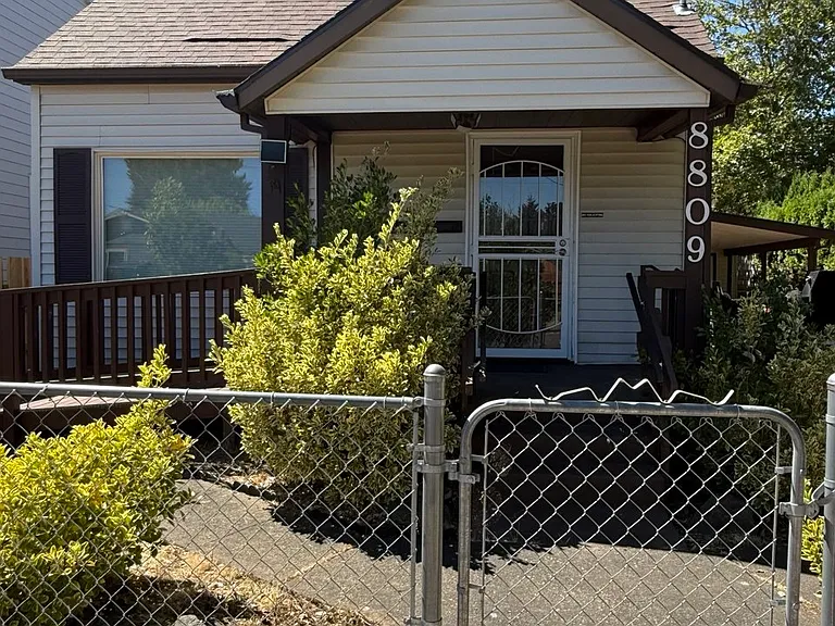 8809 N Dwight Ave — Photo 2