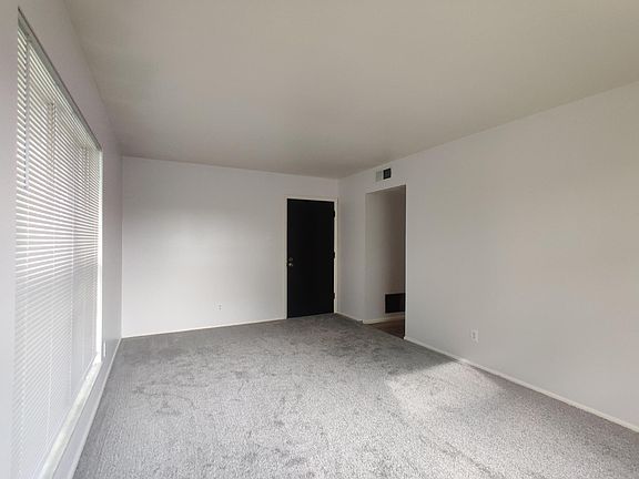 3rd image of 10372 Parkman Dr