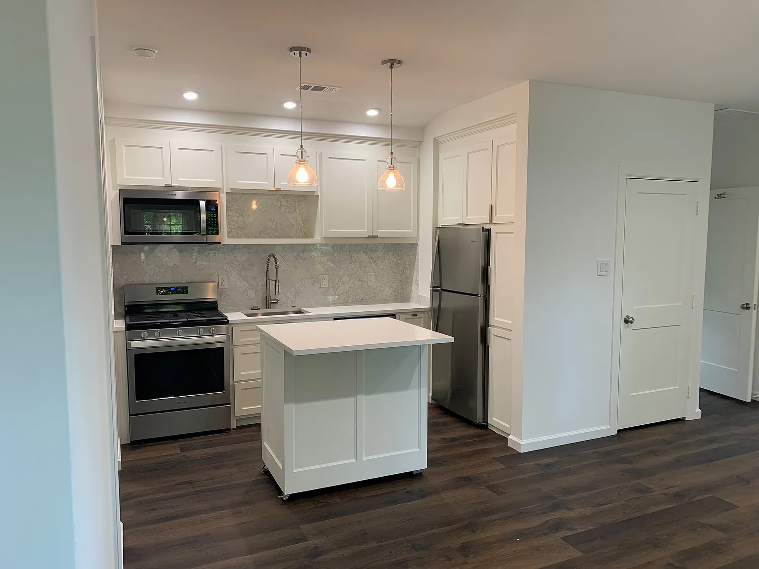 2 bed, 950 sqft, $2,800 — Photo 3