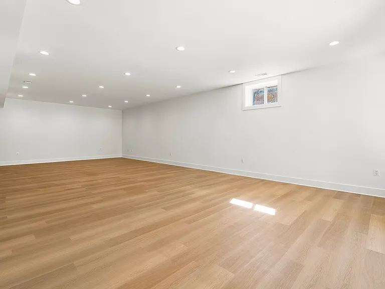 6806 Farragut Ave — Photo 45