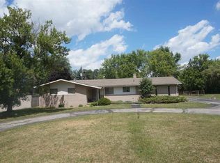 368 W Wattles Rd, Troy, MI 48098