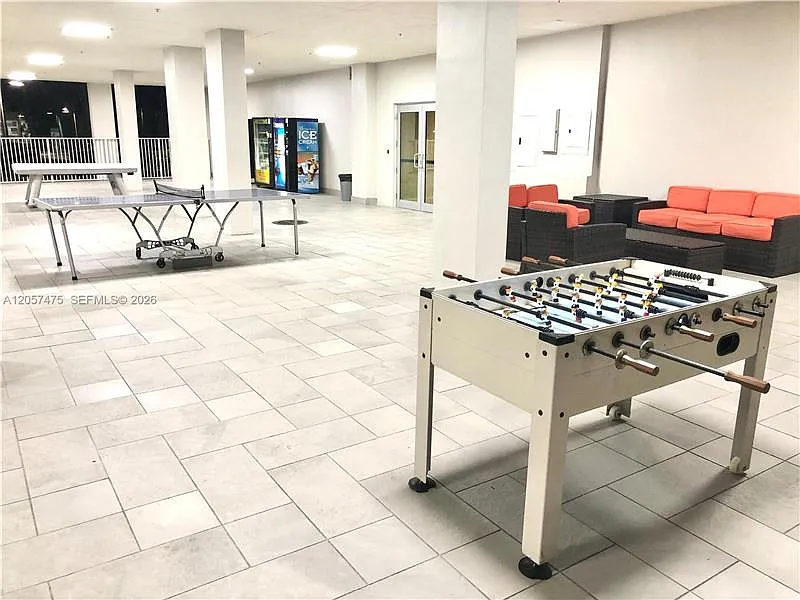 1 bed, 1.5 bath, $2,200 — Photo 2