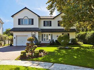 106 Primrose Dr, New Hyde Park, NY 11040