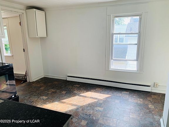 4th image of 547 N Franklin St