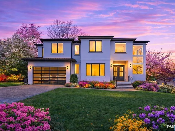 3 Mountain View Ct, Demarest, NJ 07627