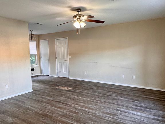 4th image of 1206 Hanson Cir #1206