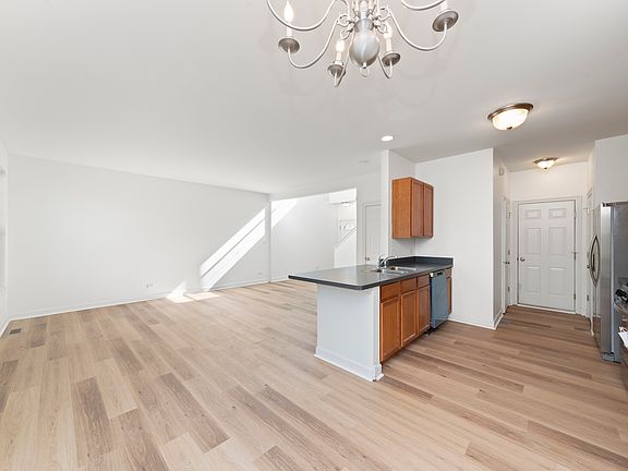 5th image of 43 Melrose Ct Unit 43